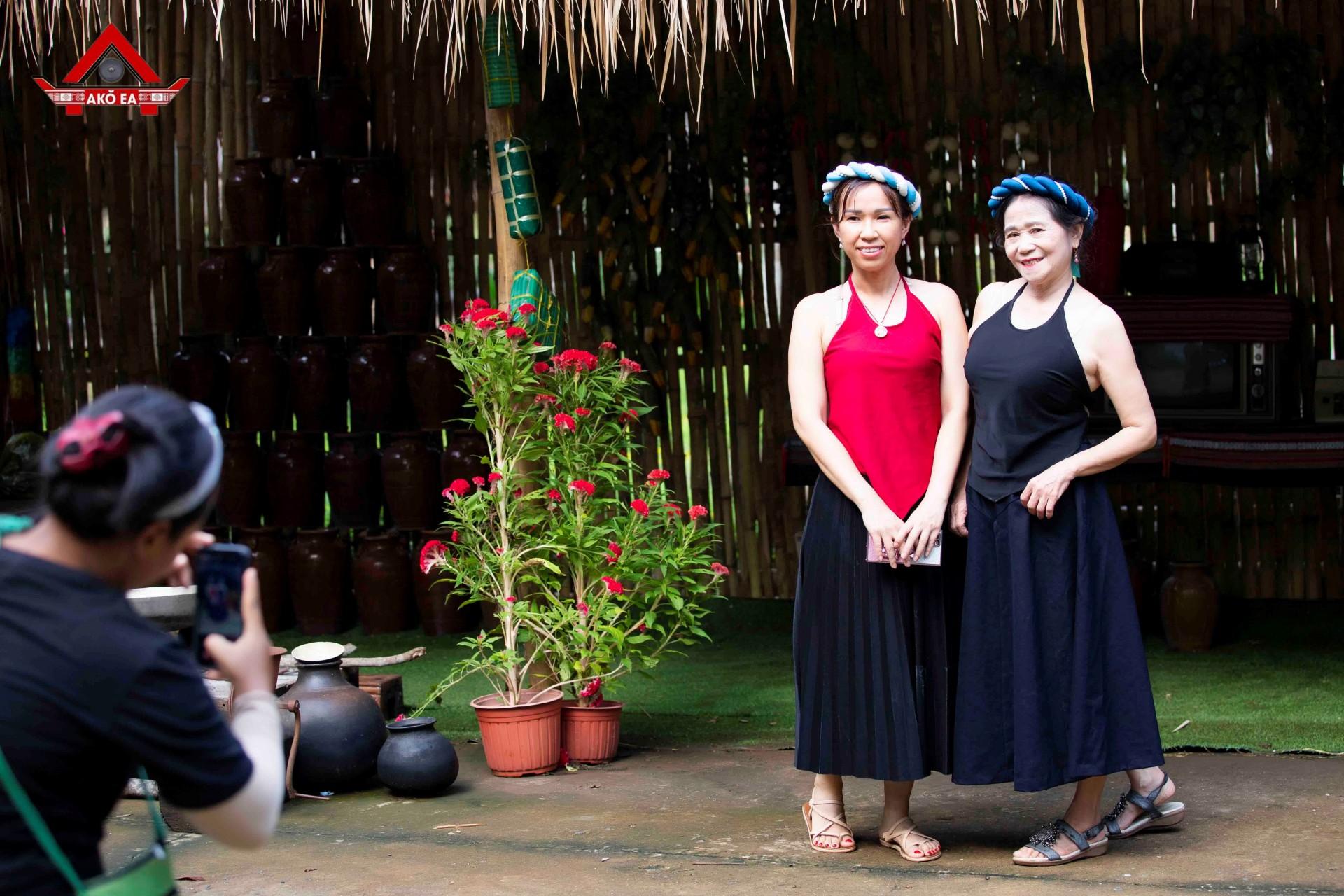 Nhon-PhanIMG_04069508bd06960a3bd9.jpg